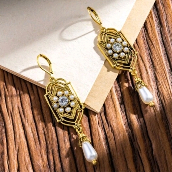 ANTHROPOLOGIE VINTAGE INSPIRED JEWEL EARRINGS - Picture 2 of 2